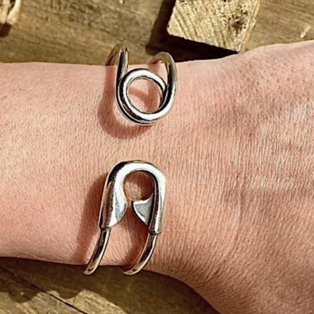 STERLING SILVER SAFETY PIN BANGLE BRACELET - Picture 4 of 11